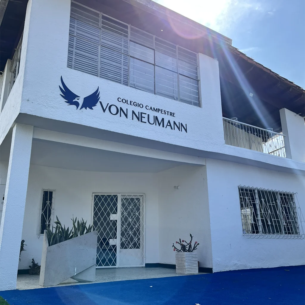 Exterior-Colegio-Campestre-en-Floridablanca-Von-Neumann-Entrada