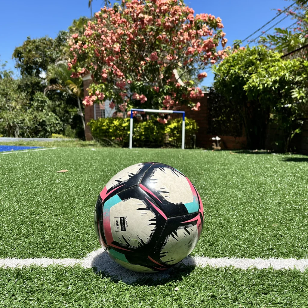 Exterior-Colegio-Campestre-en-Floridablanca-Von-Neumann-Futbol