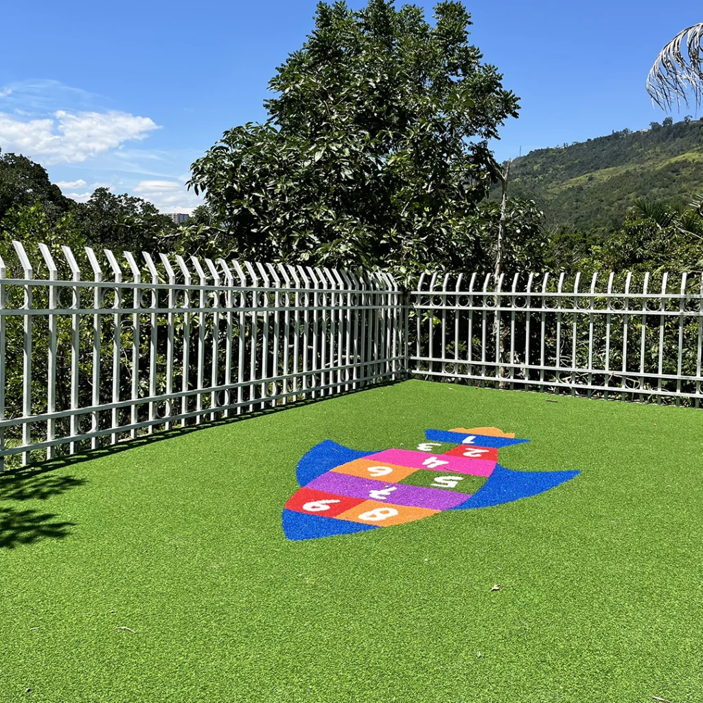 Exterior-Colegio-Campestre-en-Floridablanca-Von-Neumann-Piscina-rayuela