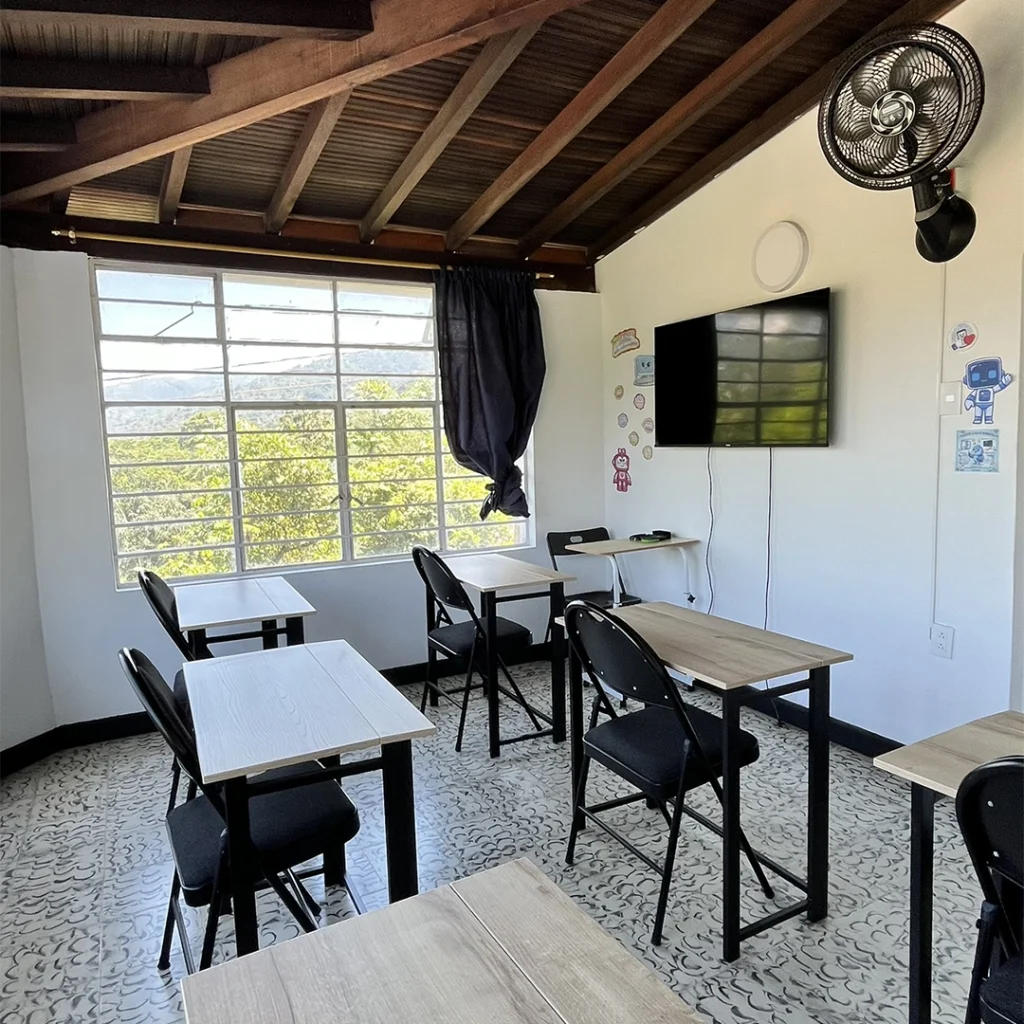 Exterior-Colegio-Campestre-en-Floridablanca-Von-Neumann-salon